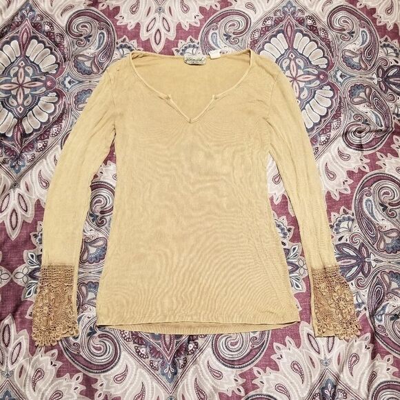 Gimmicks by BKE Modal Ribbed Lace V-Neck Distressed Boho Shabby Chic Blouse - Picture 1 of 4